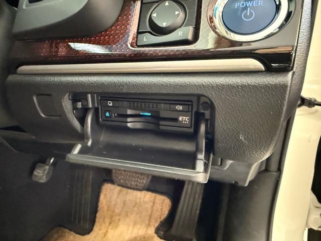 クラウンハイブリッド ロイヤルサルーンG 弊社ラッピング施行車両! 有名店価格の半値以下施工中! 法人ワンオーナー 純正ナビ クルコン パワーシート クリアランスソナー イージークロージャー ETC LEDヘッドライト キーレス(14枚目)