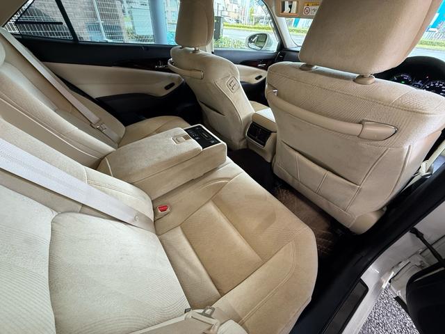 クラウンハイブリッド ロイヤルサルーンG 弊社ラッピング施行車両! 有名店価格の半値以下施工中! 法人ワンオーナー 純正ナビ クルコン パワーシート クリアランスソナー イージークロージャー ETC LEDヘッドライト キーレス(23枚目)