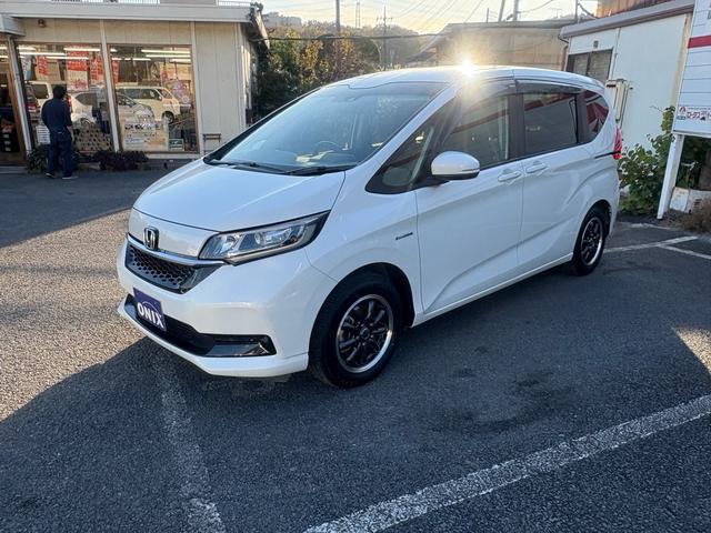 フリードハイブリッド ハイブリッド・Ｇホンダセンシング　１２ヵ月１２，０００ｋｍ保証付　純正ナビ　ワンセグＴＶ　Ｂｌｕｅｔｏｏｔｈ接続　バックカメラ　コーナーセンサー　社外ＡＷ　両側パワースライドドア　クルーズコントロール　スマートキー　電格ミラー（3枚目）