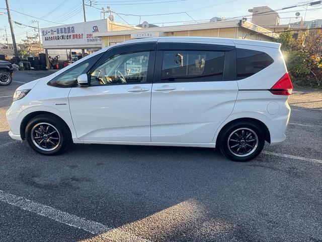 フリードハイブリッド ハイブリッド・Ｇホンダセンシング　１２ヵ月１２，０００ｋｍ保証付　純正ナビ　ワンセグＴＶ　Ｂｌｕｅｔｏｏｔｈ接続　バックカメラ　コーナーセンサー　社外ＡＷ　両側パワースライドドア　クルーズコントロール　スマートキー　電格ミラー（4枚目）