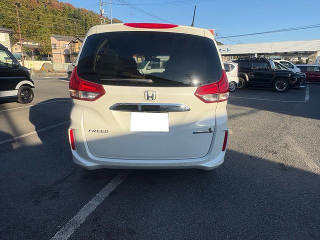 フリードハイブリッド ハイブリッド・Ｇホンダセンシング　１２ヵ月１２，０００ｋｍ保証付　純正ナビ　ワンセグＴＶ　Ｂｌｕｅｔｏｏｔｈ接続　バックカメラ　コーナーセンサー　社外ＡＷ　両側パワースライドドア　クルーズコントロール　スマートキー　電格ミラー（6枚目）