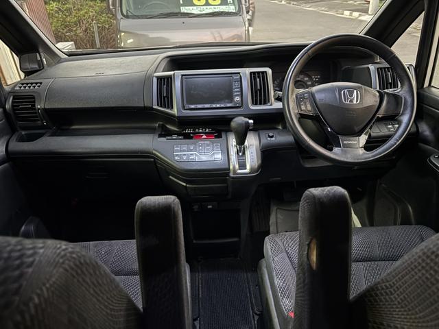 ステップワゴンスパーダ Ｚ　ワンオーナー　タイミングチェーン　ＨＤＤナビＴＶ　スマートキー　両側パワースライドドア　リアカメラ　ＨＩＤ　ＥＴＣ　ＤＶＤ　ＣＤ　ミュージックサーバー　リアモニター　ＡＷ　記録簿（5枚目）