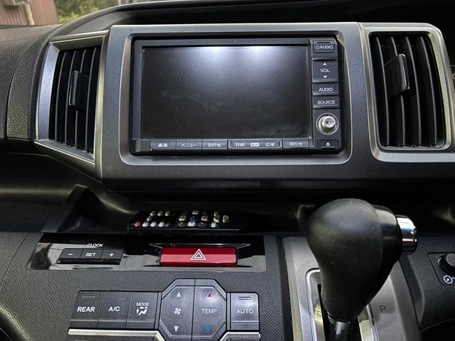 ステップワゴンスパーダ Ｚ　ワンオーナー　タイミングチェーン　ＨＤＤナビＴＶ　スマートキー　両側パワースライドドア　リアカメラ　ＨＩＤ　ＥＴＣ　ＤＶＤ　ＣＤ　ミュージックサーバー　リアモニター　ＡＷ　記録簿（8枚目）