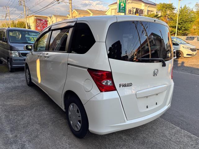 フリード Ｇ　ジャストセレクション　タイミングチェーン　ＳＳＤナビＴＶ　キーレス　パワースライドドア　リアカメラ　ＨＩＤ　ＥＴＣ　ＤＶＤ　ＣＤ　ミュージックサーバー　ブルートゥース（10枚目）