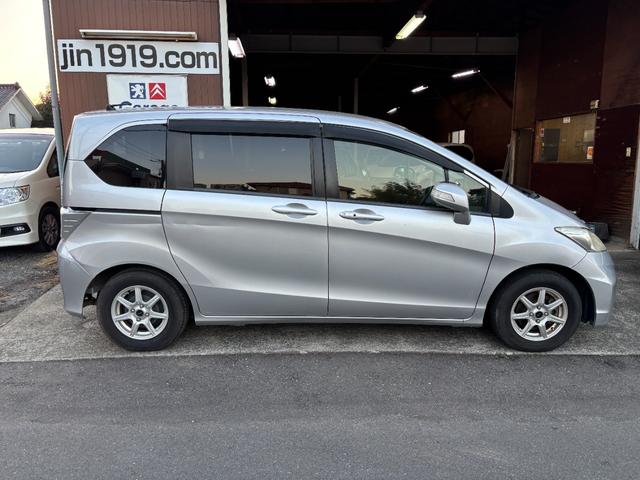 フリード G ジャストセレクション タイミングチェーン メモリーナビTV スマートキー 両側パワースライドドア リアカメラ HID ETC DVD CD AW(9枚目)