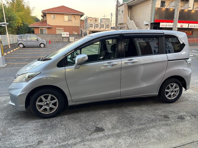 フリード G ジャストセレクション タイミングチェーン メモリーナビTV スマートキー 両側パワースライドドア リアカメラ HID ETC DVD CD AW(15枚目)