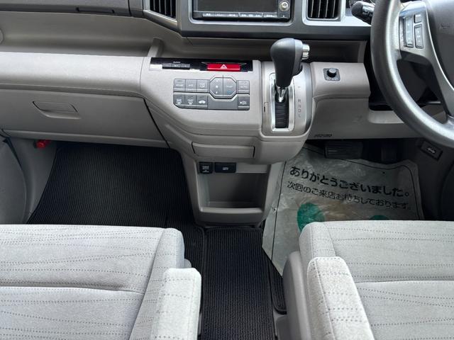 ステップワゴン G Lパッケージ タイミングチェーン HDDナビTV スマートキー 両側パワースライドドア リアカメラ ETC DVD CD ミュージックサーバー リアモニター(17枚目)