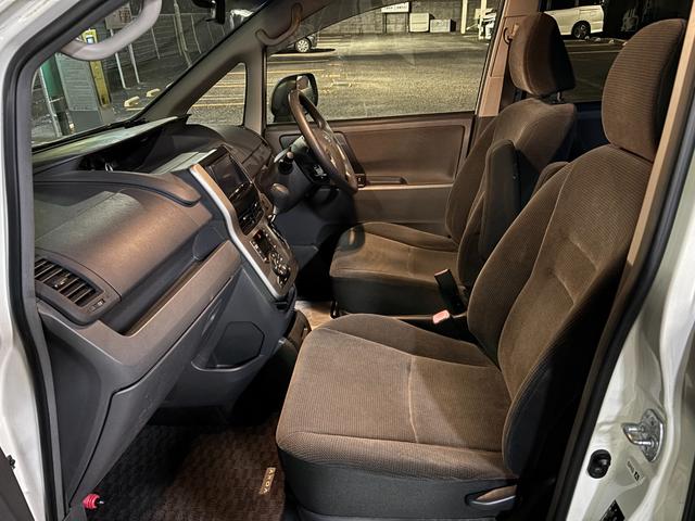 ヴォクシー トランス－Ｘ　タイミングチェーン　ＨＤＤナビＴＶ　キーレス　両側パワースライドドア　リアカメラ　ＨＩＤ　ＥＴＣ　ＤＶＤ　ＣＤ　ミュージックサーバー　ＵＳＢ（9枚目）