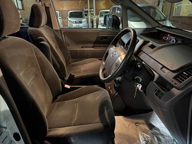 ヴォクシー トランス－Ｘ　タイミングチェーン　ＨＤＤナビＴＶ　キーレス　両側パワースライドドア　リアカメラ　ＨＩＤ　ＥＴＣ　ＤＶＤ　ＣＤ　ミュージックサーバー　ＵＳＢ（10枚目）