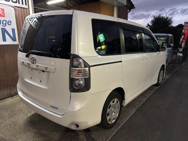 ヴォクシー トランス－Ｘ　タイミングチェーン　ＨＤＤナビＴＶ　キーレス　両側パワースライドドア　リアカメラ　ＨＩＤ　ＥＴＣ　ＤＶＤ　ＣＤ　ミュージックサーバー　ＵＳＢ（11枚目）