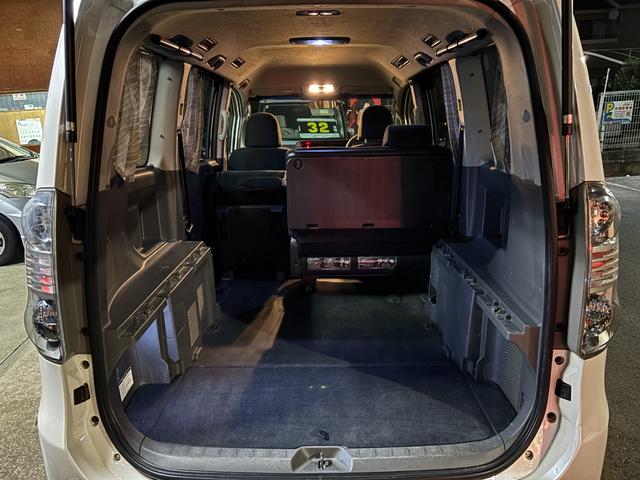 ヴォクシー トランス－Ｘ　タイミングチェーン　ＨＤＤナビＴＶ　キーレス　両側パワースライドドア　リアカメラ　ＨＩＤ　ＥＴＣ　ＤＶＤ　ＣＤ　ミュージックサーバー　ＵＳＢ（12枚目）