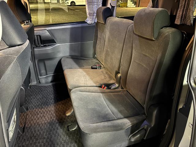 ヴォクシー トランス－Ｘ　タイミングチェーン　ＨＤＤナビＴＶ　キーレス　両側パワースライドドア　リアカメラ　ＨＩＤ　ＥＴＣ　ＤＶＤ　ＣＤ　ミュージックサーバー　ＵＳＢ（15枚目）