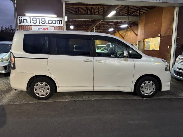 ヴォクシー トランス－Ｘ　タイミングチェーン　ＨＤＤナビＴＶ　キーレス　両側パワースライドドア　リアカメラ　ＨＩＤ　ＥＴＣ　ＤＶＤ　ＣＤ　ミュージックサーバー　ＵＳＢ（17枚目）