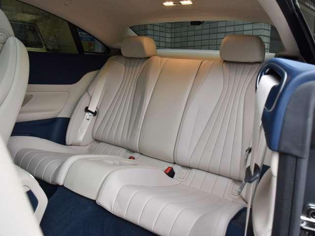 Eクラス E200 クーペ スポーツ BSG搭載モデル マキアートベージュ&ヨットブルー(6枚目)