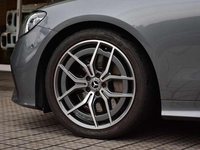 Eクラス E200 クーペ スポーツ BSG搭載モデル マキアートベージュ&ヨットブルー(26枚目)