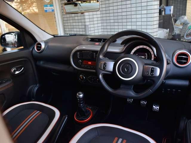 トゥインゴ ＧＴ　５ＭＴ　限定車（3枚目）