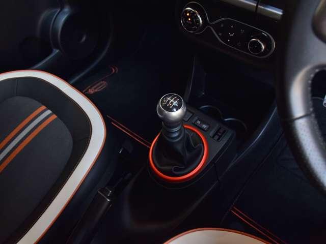 トゥインゴ ＧＴ　５ＭＴ　限定車（8枚目）