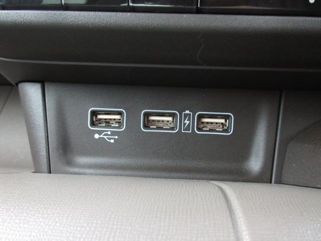便利な充電用USBジャックも付いています☆