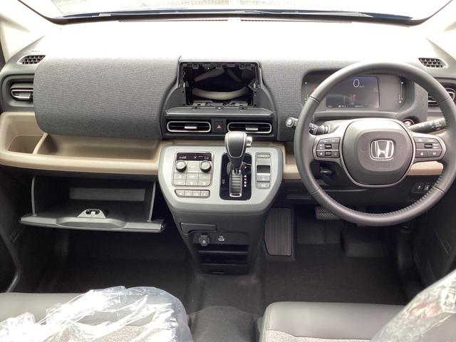 フリード e:HEVエアーEX /登録済未使用車/マルチビュカメラ/LEDアクティブコーナーリングライト/BSI/リヤクーラー/シートヒータ/純正アルミ/サイドカーテンSRS/プライムスムースコンビシート/オートリトラミラー/VSA(18枚目)