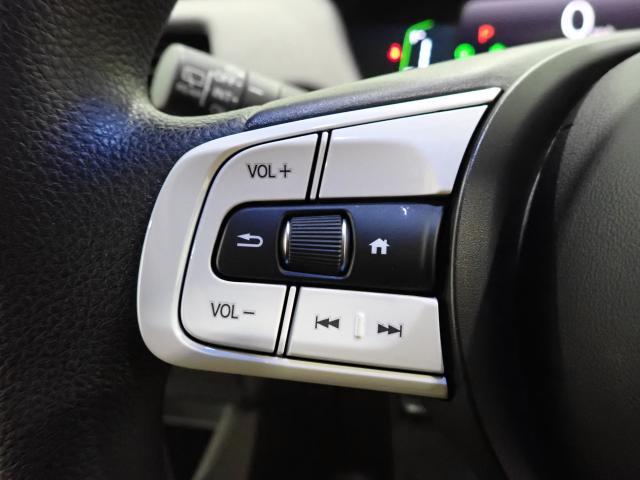 フィット ｅ：ＨＥＶクロスター　／ホンダセンシング／２トーン／純正ナビ／ドラレコ／ルーフレール／障害物センサー／ワンオーナー／ドアバイザー／サイドカーテンＳＲＳ／電子パーキング／ブレーキホールド／ＡＣＣ／ＥＴＣ２．０／ＵＳＢ／ＶＳＡ（27枚目）