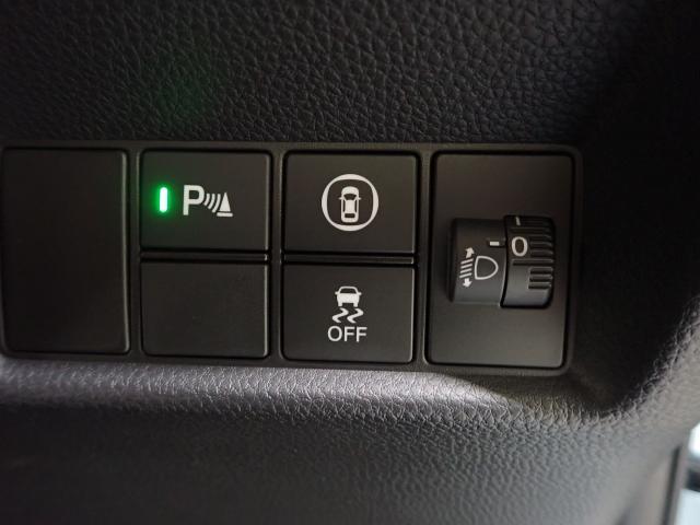 フィット ｅ：ＨＥＶクロスター　／ホンダセンシング／２トーン／純正ナビ／ドラレコ／ルーフレール／障害物センサー／ワンオーナー／ドアバイザー／サイドカーテンＳＲＳ／電子パーキング／ブレーキホールド／ＡＣＣ／ＥＴＣ２．０／ＵＳＢ／ＶＳＡ（30枚目）