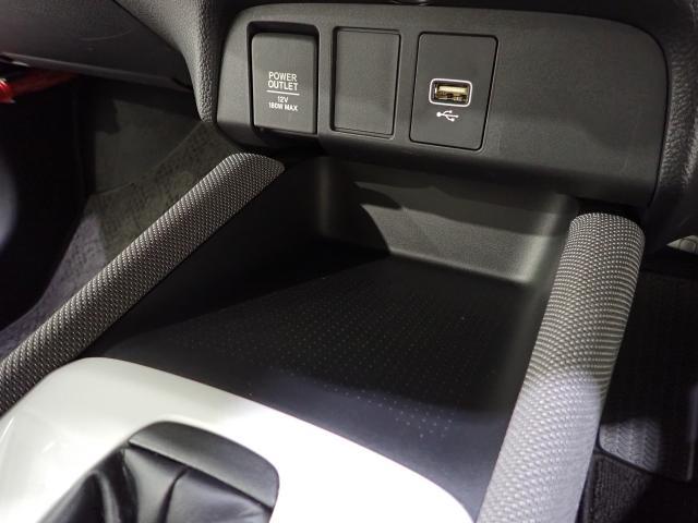 フィット ｅ：ＨＥＶクロスター　／ホンダセンシング／２トーン／純正ナビ／ドラレコ／ルーフレール／障害物センサー／ワンオーナー／ドアバイザー／サイドカーテンＳＲＳ／電子パーキング／ブレーキホールド／ＡＣＣ／ＥＴＣ２．０／ＵＳＢ／ＶＳＡ（32枚目）