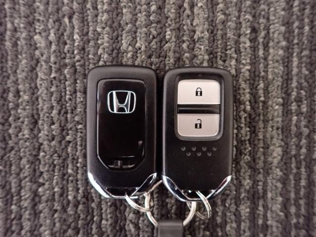 フィット ｅ：ＨＥＶクロスター　／ホンダセンシング／２トーン／純正ナビ／ドラレコ／ルーフレール／障害物センサー／ワンオーナー／ドアバイザー／サイドカーテンＳＲＳ／電子パーキング／ブレーキホールド／ＡＣＣ／ＥＴＣ２．０／ＵＳＢ／ＶＳＡ（33枚目）