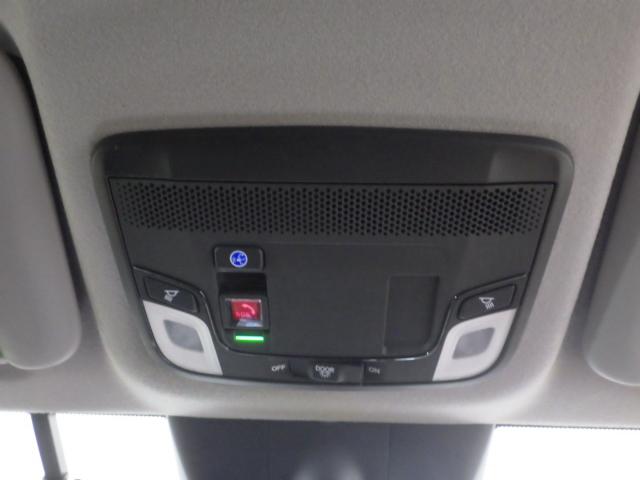 天井には緊急通報ボタンが装備されています。