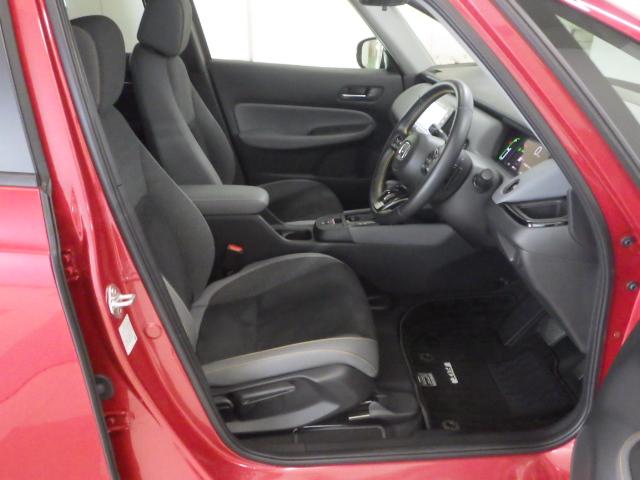 すわり心地の良い運転席・助手席です。長時間のドライブの疲れ軽減に貢献します。どうぞ快適なドライブを♪