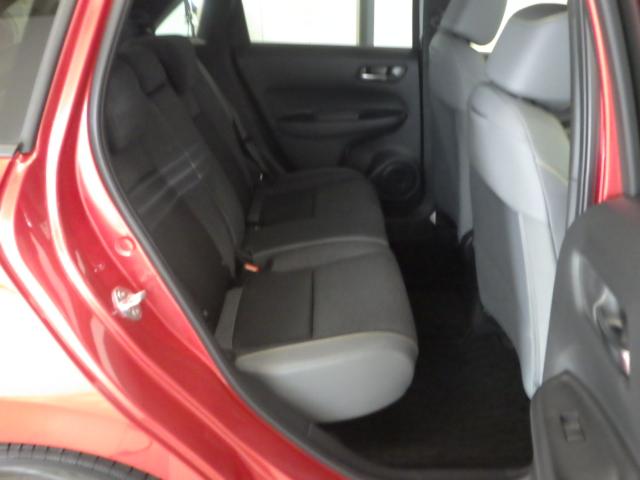 リアシートもゆったり快適に座っていただけますので、後部座席にお乗りの大切な方も楽しくドライブに参加していただけます。