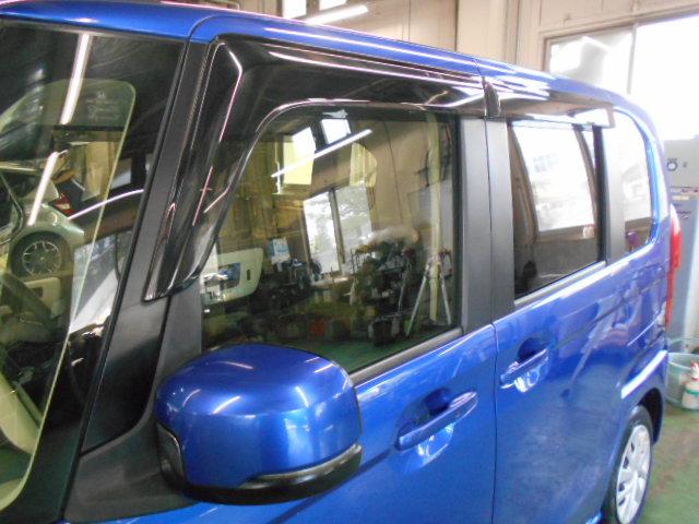 N-BOX G・Lホンダセンシング /ワンオーナー/禁煙/8インチナビ/両側パワースライドドア/ドアバイザー/サイドカーテンSRS/ETC/ACC/USB/ロールサンシェード/AppleCarPlay/フルセグTV/録音再生機能/VSA(16枚目)