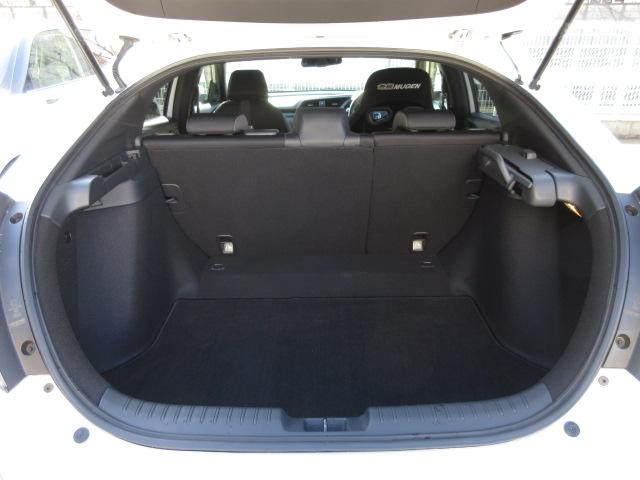 シビック ハッチバック /6速MT/無限スタイリングセット&エキゾーストマフラー&フルバケットシート&ハンドル&ドアバイザー/ワンオーナー/純正ナビ/前後ドラレコ/ETC2.0/オートハイビーム/フルセグTV/USB/VSA(31枚目)