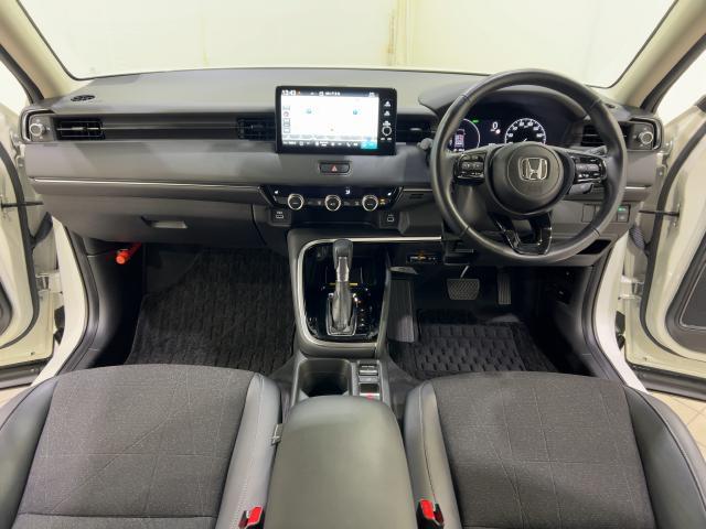 ヴェゼル ｅ：ＨＥＶＺ　／ホンダセンシング／９インチコネクトナビ／社外前後ドラレコ／ハンドル＆シートヒータ／コードレス充電／ワンオーナー／禁煙／障害物センサー／オートハイビーム／ハンズフリーアクセスパワーテールゲート／ＶＳＡ（14枚目）