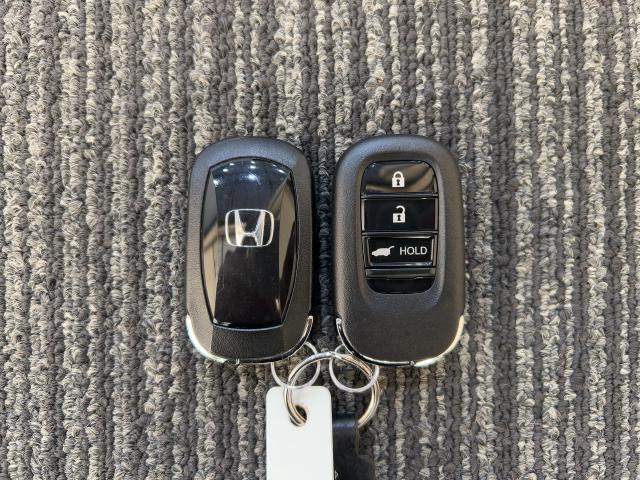 ヴェゼル ｅ：ＨＥＶＺ　／ホンダセンシング／９インチコネクトナビ／社外前後ドラレコ／ハンドル＆シートヒータ／コードレス充電／ワンオーナー／禁煙／障害物センサー／オートハイビーム／ハンズフリーアクセスパワーテールゲート／ＶＳＡ（24枚目）