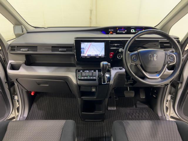 ステップワゴンスパーダ スパーダホンダセンシング　盗難防止　助手席エアバッグ　ワンオーナ－　Ｗパワスラ　記録簿有　地デジ　サイドエアバッグ　ＬＥＤライト　横滑り防止システム　オートエアコン　リアカメラ　ナビ＆ＴＶ　ＥＴＣ付（10枚目）