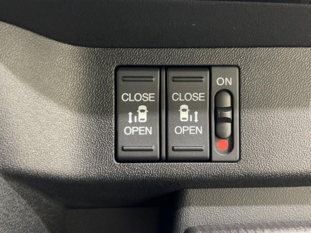 ステップワゴンスパーダ スパーダホンダセンシング　盗難防止　助手席エアバッグ　ワンオーナ－　Ｗパワスラ　記録簿有　地デジ　サイドエアバッグ　ＬＥＤライト　横滑り防止システム　オートエアコン　リアカメラ　ナビ＆ＴＶ　ＥＴＣ付（17枚目）