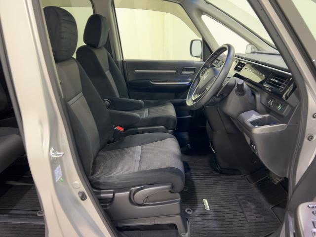 ステップワゴンスパーダ スパーダホンダセンシング　盗難防止　助手席エアバッグ　ワンオーナ－　Ｗパワスラ　記録簿有　地デジ　サイドエアバッグ　ＬＥＤライト　横滑り防止システム　オートエアコン　リアカメラ　ナビ＆ＴＶ　ＥＴＣ付（29枚目）