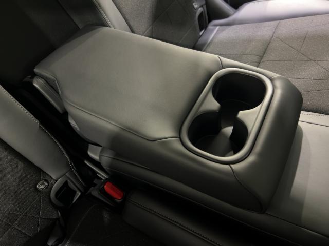 ヴェゼル ｅ：ＨＥＶＺ　９インチコネクトナビ／前後ドラレコ／ＢＳＩ／ハンドル＆シートヒータ／パドルシフト／コードレス充電／障害物センサー／オートハイビーム／ＡＣＣ／ＥＴＣ２．０／ハンズフリーアクセスパワーテールゲート／ＵＳＢ（39枚目）