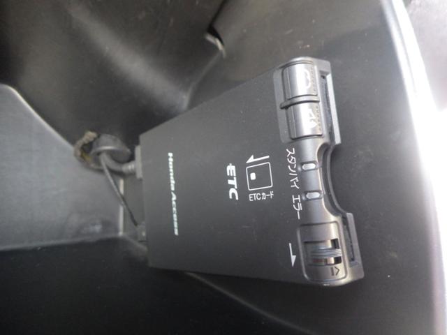 フリード Ｇジャストセレクション　禁煙車　Ｂモニター　定期点検記録簿　助手席エアバッグ　ＵＳＢ　ＡＵＴＯエアコン　１セグ　パワステ　ナビＴＶ　両側スライド片側電動　ＥＴＣ　運転席エアバッグ　ＰＷ　ＡＢＳ　ＤＶＤ再生　ウォークスルー（6枚目）