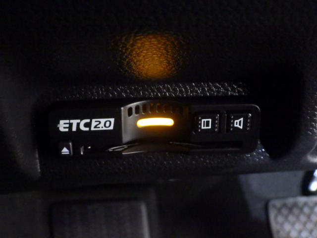 ヴェゼル ｅ：ＨＥＶＺ　９インチコネクトナビ／シート＆ハンドルヒータ／パドルシフト／ワンオーナー／禁煙／ハンズフリーアクセスパワーテールゲート／コードレス充電／障害物センサー／オートハイビーム／サイドカーテンＳＲＳ／フルセグ（10枚目）