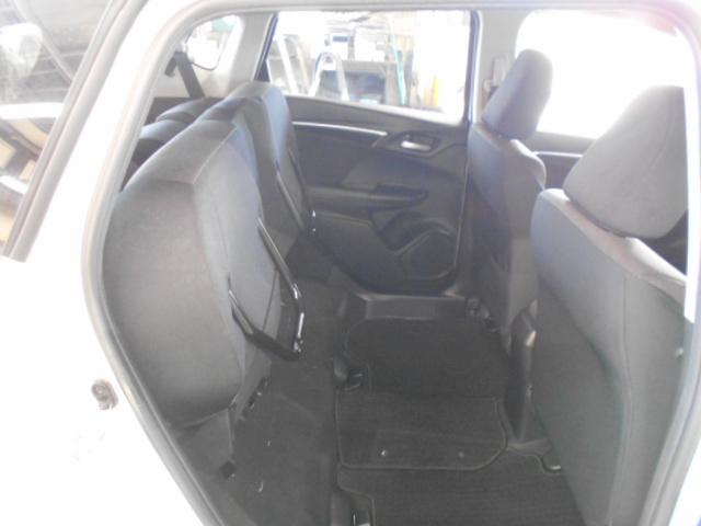 フィットハイブリッド Ｆパッケージ　ワンオーナー／禁煙／衝突軽減ブレーキ／ＣＤプレイヤー／ドアバイザー／ＬＥＤヘッドライト／オートライト／フォグライト／サイドカーテンＳＲＳ／スマートキー／横滑抑制機能／整備記録簿／走行距離無制限１年保証（19枚目）