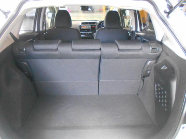 フィットハイブリッド Ｆパッケージ　ワンオーナー／禁煙／衝突軽減ブレーキ／ＣＤプレイヤー／ドアバイザー／ＬＥＤヘッドライト／オートライト／フォグライト／サイドカーテンＳＲＳ／スマートキー／横滑抑制機能／整備記録簿／走行距離無制限１年保証（21枚目）