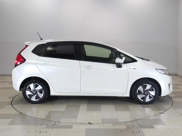 フィットハイブリッド Ｆパッケージ　ワンオーナー／禁煙／衝突軽減ブレーキ／ＣＤプレイヤー／ドアバイザー／ＬＥＤヘッドライト／オートライト／フォグライト／サイドカーテンＳＲＳ／スマートキー／横滑抑制機能／整備記録簿／走行距離無制限１年保証（25枚目）