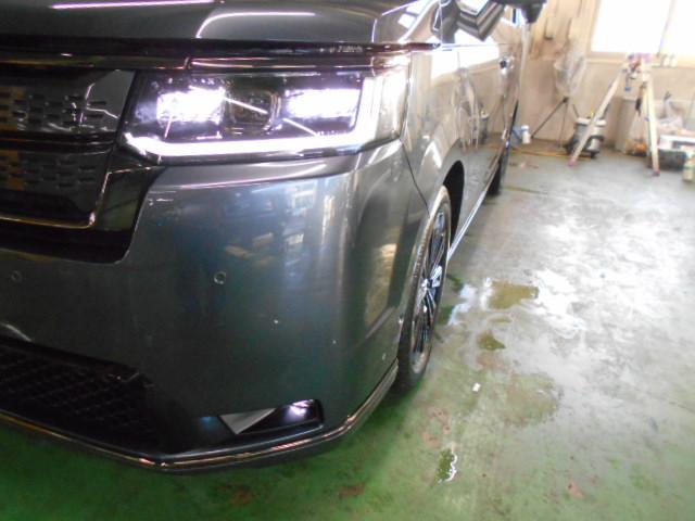 ��艓���܏Ƃ炷���S���̂���k�d�c�w�b�h���C�g�Ƃk�d�c�t�H�O���̗p�B�E�B���J�[�ƘA���������_�ȂǂŐi�s�����̓������Ƃ炵�A�E���܎��̕��s�҂Ȃǂ���茩�₷������A�N�e�B�u�R�[�i�[�����O���C�g�@�\������