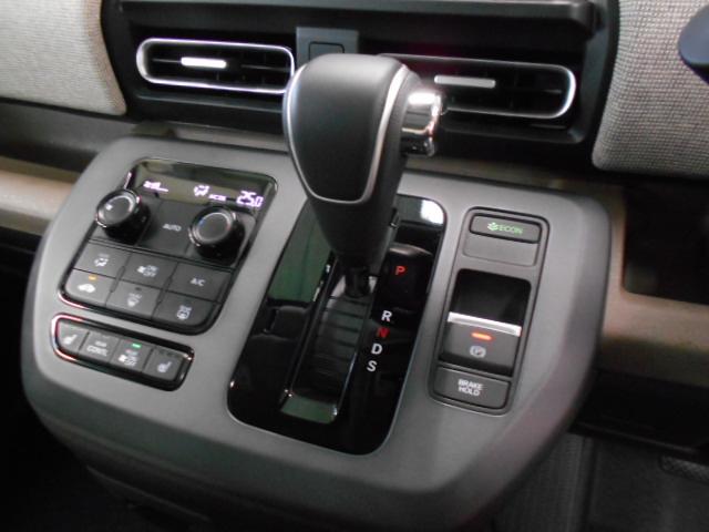 フリード エアーＥＸ　／ＢＳＩ／合皮コンビシート／リヤクーラー／サイドカーテンＳＲＳ／ブレーキホールド／シートヒータ／ＬＥＤライト／オートライト／オートハイビーム／ＡＣＣ／ＥＴＣ／オートリトラミラー／シートバックテーブル（10枚目）