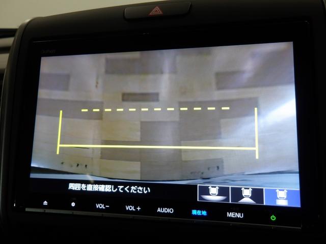 フリードハイブリッド ハイブリッド・Ｇホンダセンシング　純正９インチナビ／前後ドラレコ／シートヒータ／革ハンドル／純正アルミホイール／プライムスムースコンビシート／ＬＥＤライト／アクティブコーナーリングライト／プラズマクラスター／オートリトラミラー／ＶＳＡ（8枚目）