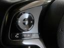 手触りの良いレザーハンドルにはオーディオコントロールスイッチが装備されており、ハンドルから手を離さずに操作が出来ます。感覚で操作ができて便利で安全ですね!
