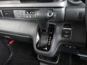 インパネシフトだから視線の移動も少なく足元もスッキリ♪運転席もゆったりしているのでゆとりを持ってドライブできますね!