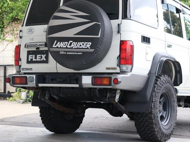 ランドクルーザー７０ ４．０　４ＷＤ　リフトアップ　迫力のカスタム　下取り直販車両　　５速マニュアル　各部　チッピング塗装　ブラッドレーＶ　１６インチＡＷ　ＧＥＯＬＡＮＤＡＲ　３１５ＭＴタイヤ　Ｐａｎａｓｏｎｉｃ　７インチナビ（19枚目）