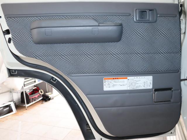 ランドクルーザー７０ ４．０　４ＷＤ　リフトアップ　迫力のカスタム　下取り直販車両　　５速マニュアル　各部　チッピング塗装　ブラッドレーＶ　１６インチＡＷ　ＧＥＯＬＡＮＤＡＲ　３１５ＭＴタイヤ　Ｐａｎａｓｏｎｉｃ　７インチナビ（36枚目）